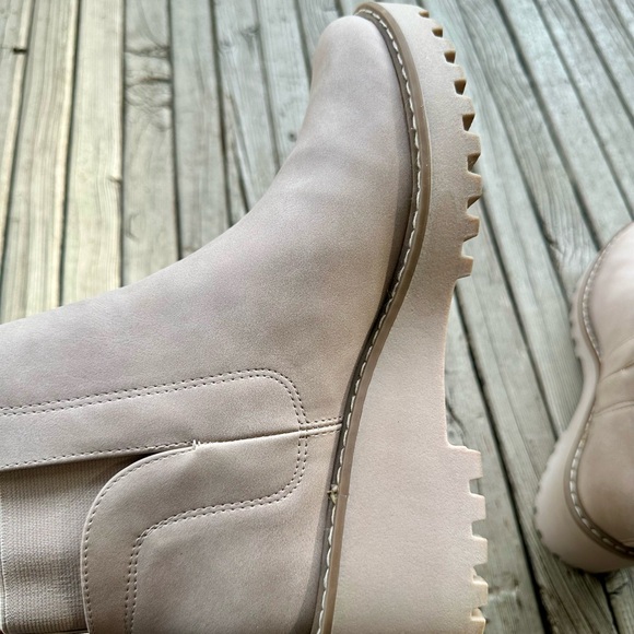 DV by Dolce Vita Gently Used Ankle Bootie Size 8 - Picture 8 of 14